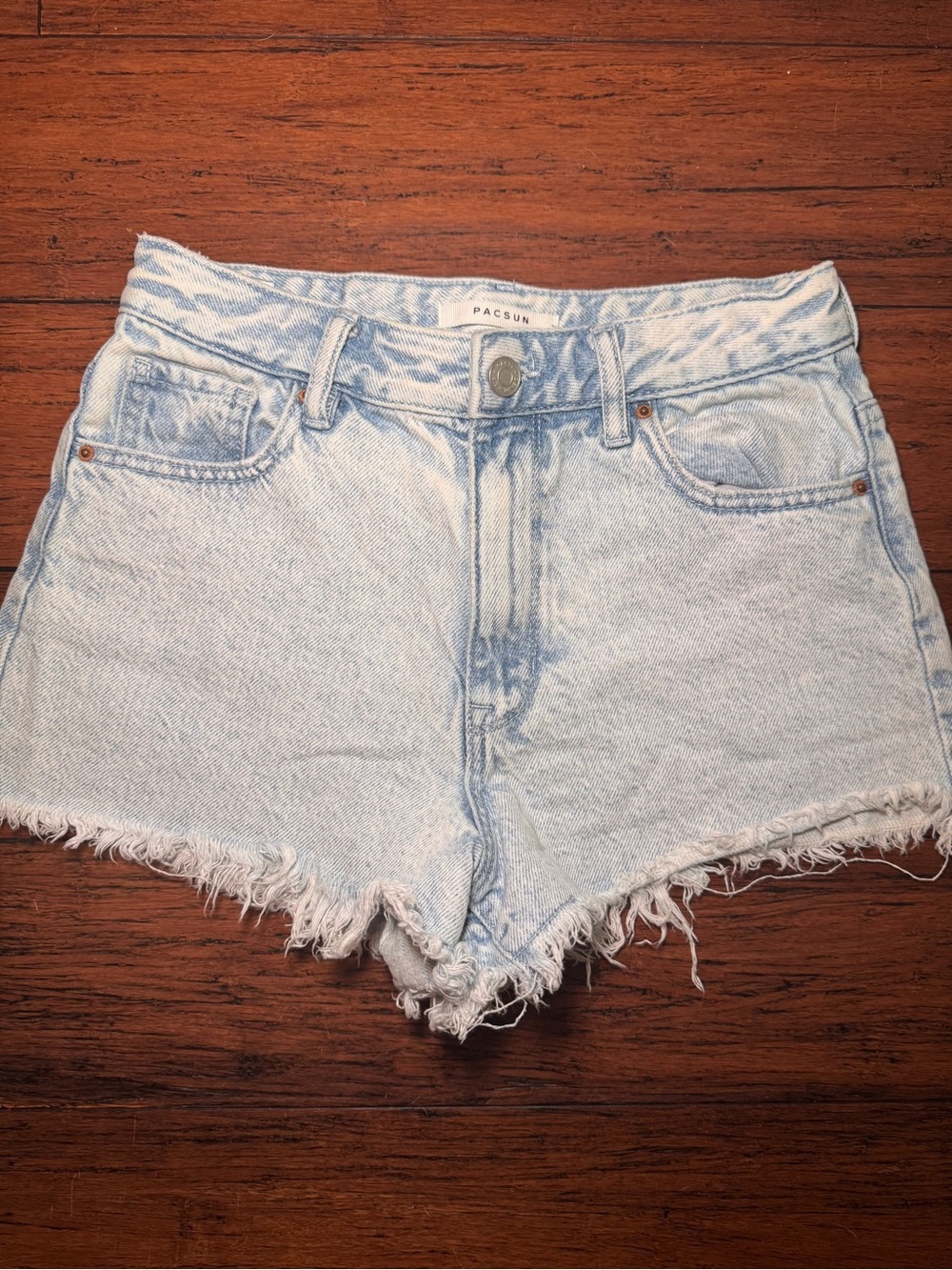 NWOT— PacSun High Rise Festival Denim Shorts Light Wash - Size 24